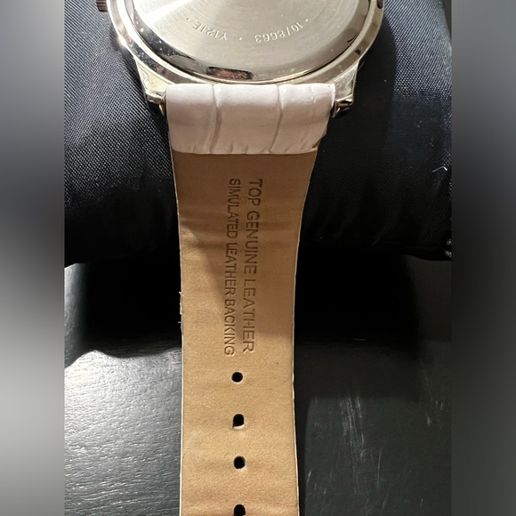 LNIB Anne Klein Womens Watch with Crystals and White Leather Strap - Picture 5 of 9